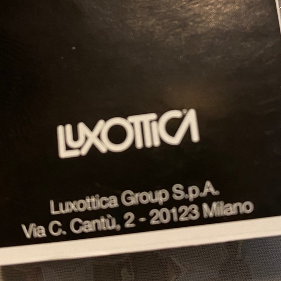 Brand new never worn authentic Ray Ban sunglasses - Picture 2 of 3